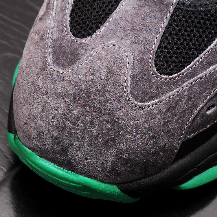 Men's sports shoes