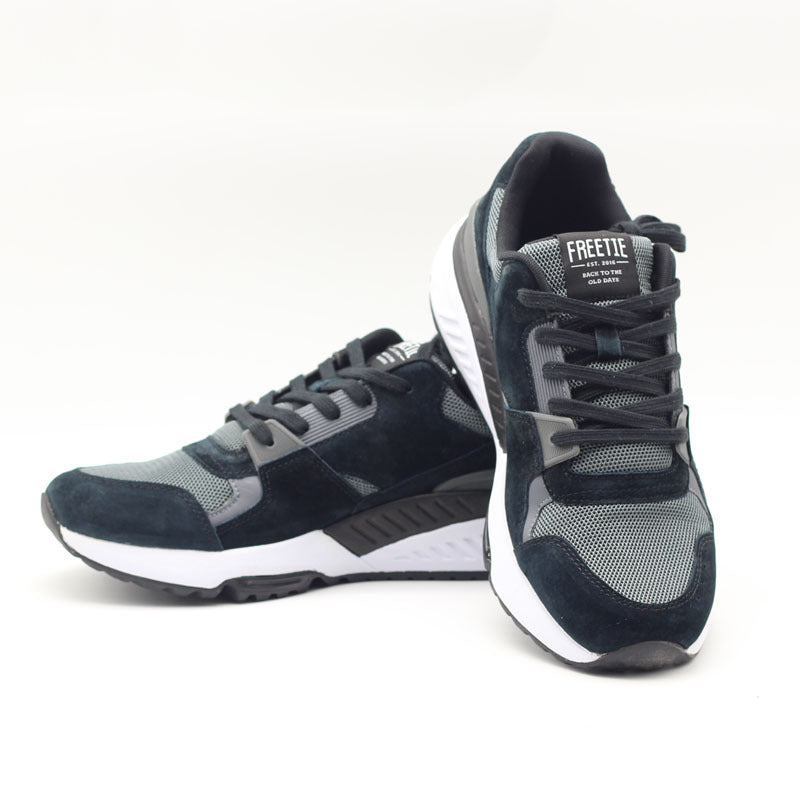 Retro sports shoes
