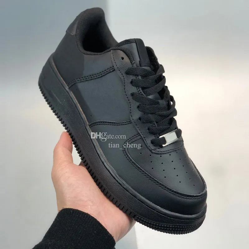 Designer Running Shoes Men Women Triple White Black Mens Womens Trainers Outdoor Sports Platform Shoe Flat Walking Jogging Sneakers