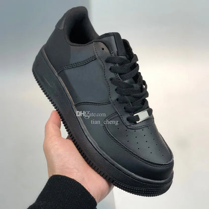 Designer Running Shoes Men Women Triple White Black Mens Womens Trainers Outdoor Sports Platform Shoe Flat Walking Jogging Sneakers