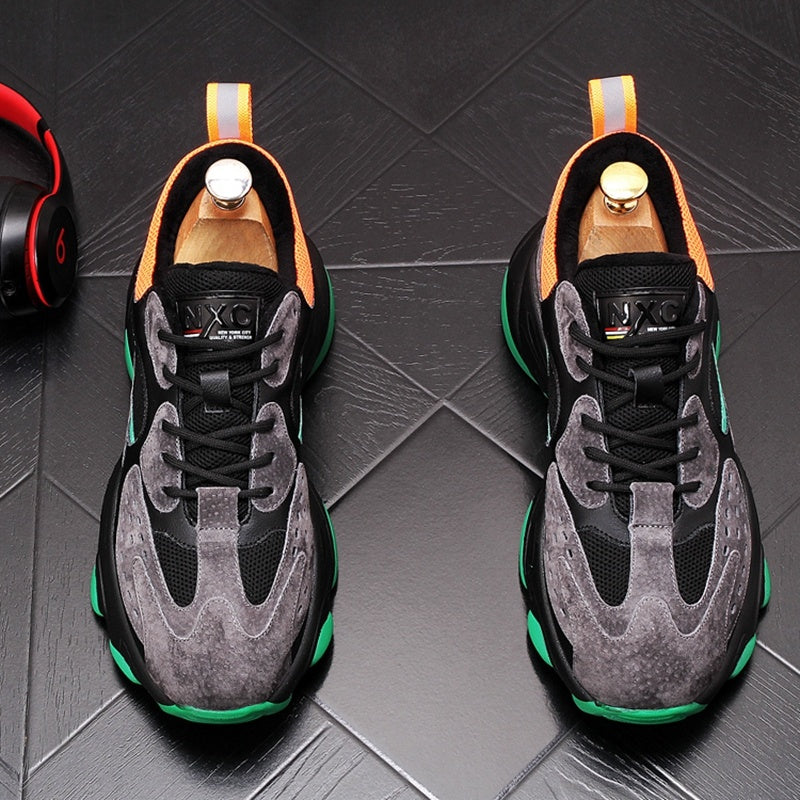 Men's sports shoes